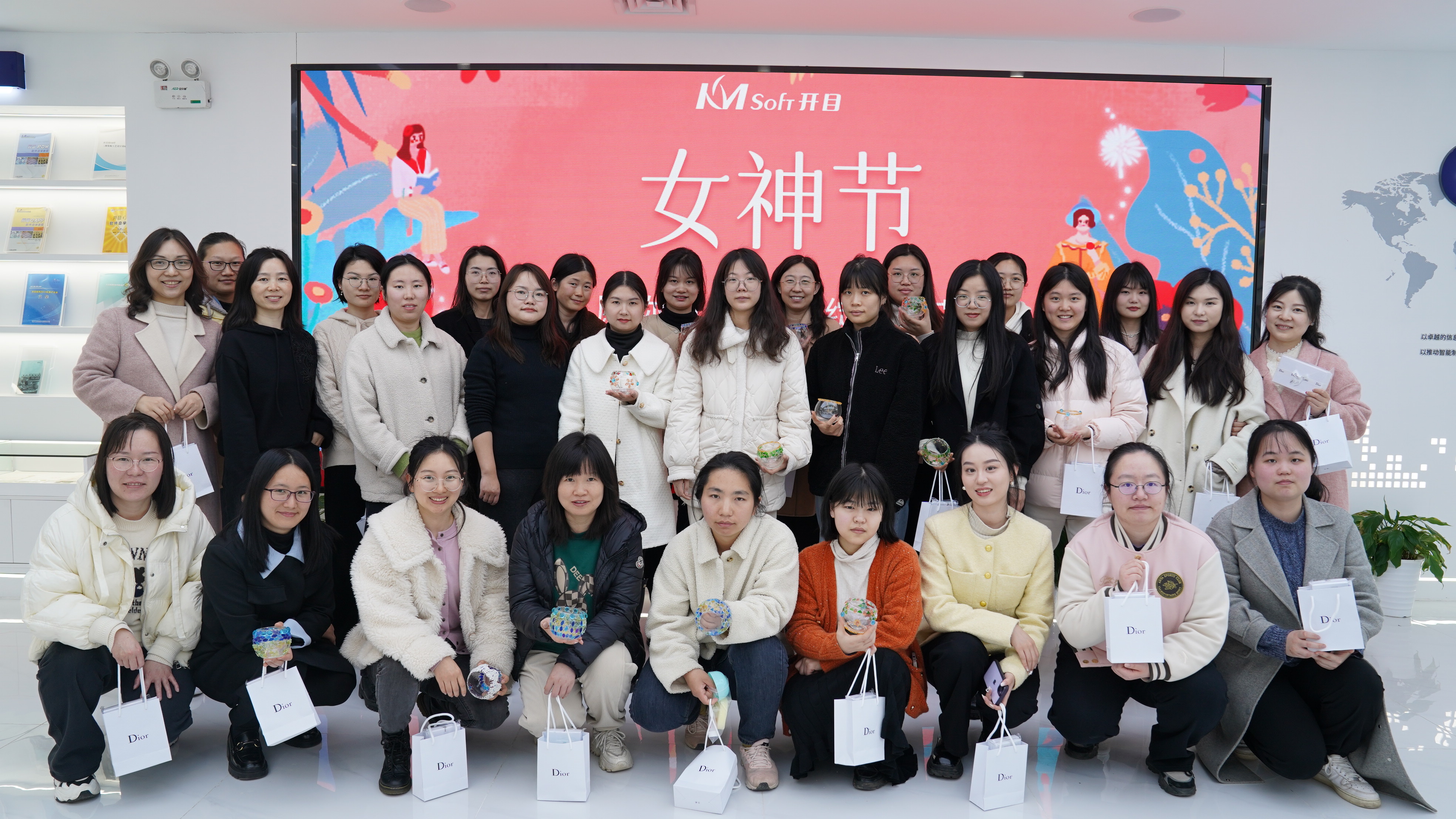 3·8特輯丨致開目女神，熱辣滾燙，綻放光芒